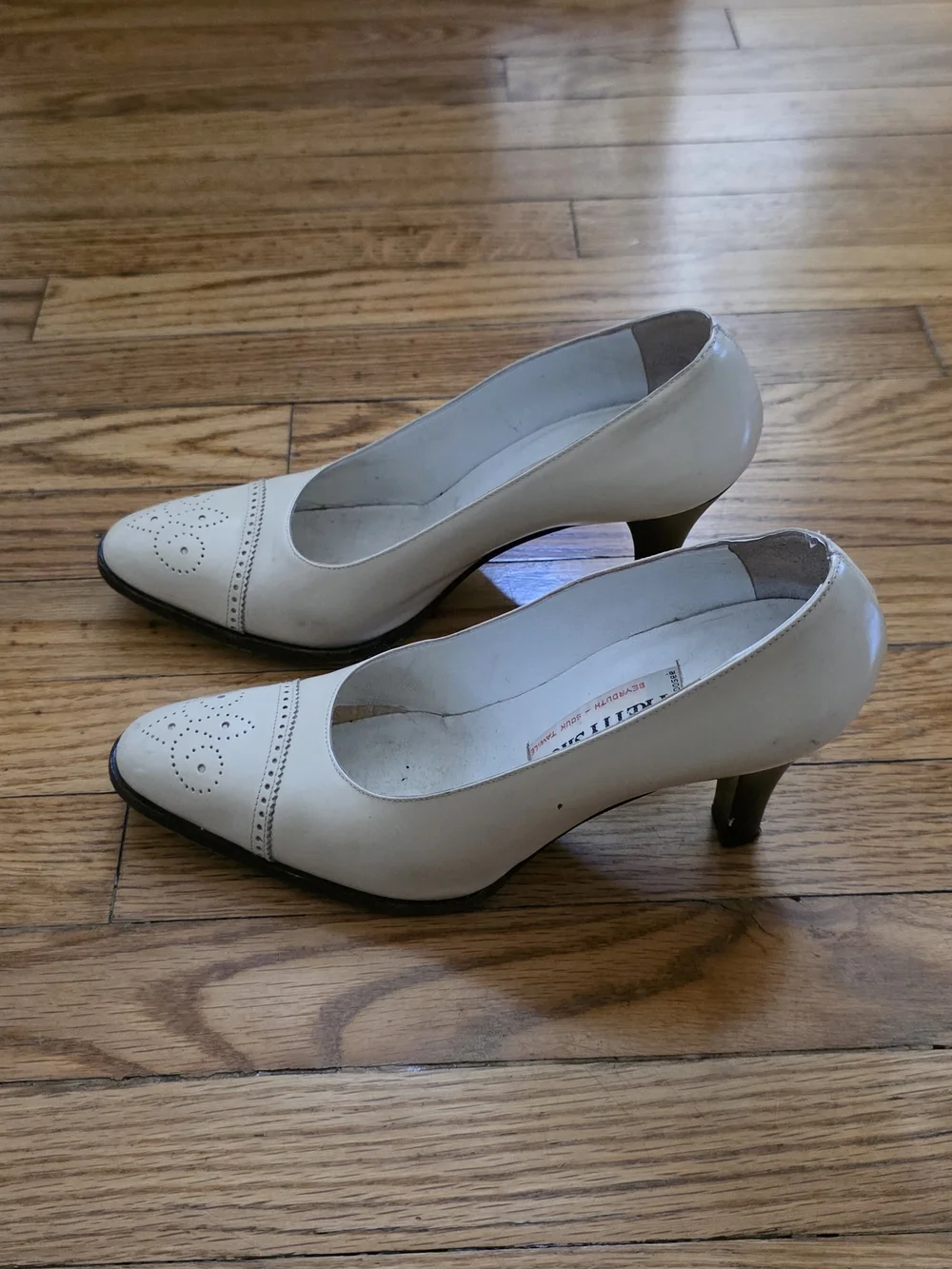 Vintage Off-White Leather Perforated Spectator Pumps